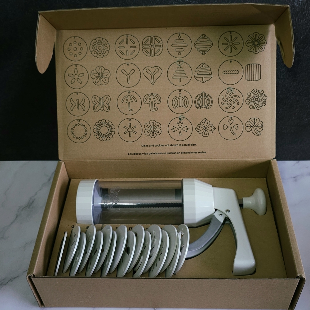 The Pampered Chef 1525 Cookie Press with 16 Discs - White